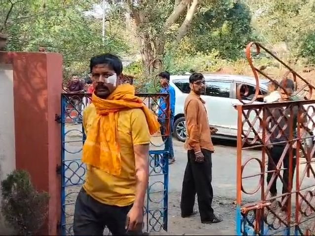 अवैध कोयला तस्करी को लेकर दो गुटों में झड़प | इलाहाबाद में दो गुटों के साथ अवैध की लूट: पूर्व विधायक अपर्णा सेन गुप्ता बोलीं-सरकार के आशीर्वाद से मची है गिरोह की लूट - धनबाद समाचार