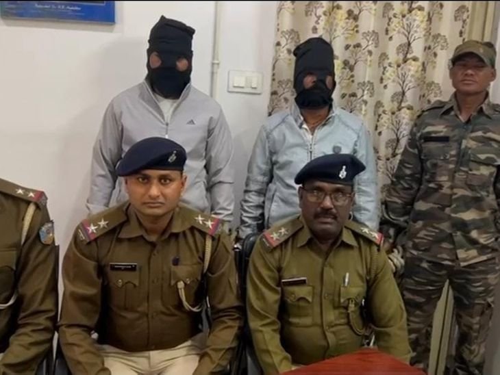 आदित्यपुर पुलिस ने दो अपराधियों को किया गिरफ्तार | आदित्यपुर पुलिस ने दो अपराधियों को गिरफ्तार किया: देसी कट्टा और गोलियों की बरामदगी, बाजार करने की थी योजना - जमशेदपुर (पूर्वी सिंहभूम) समाचार