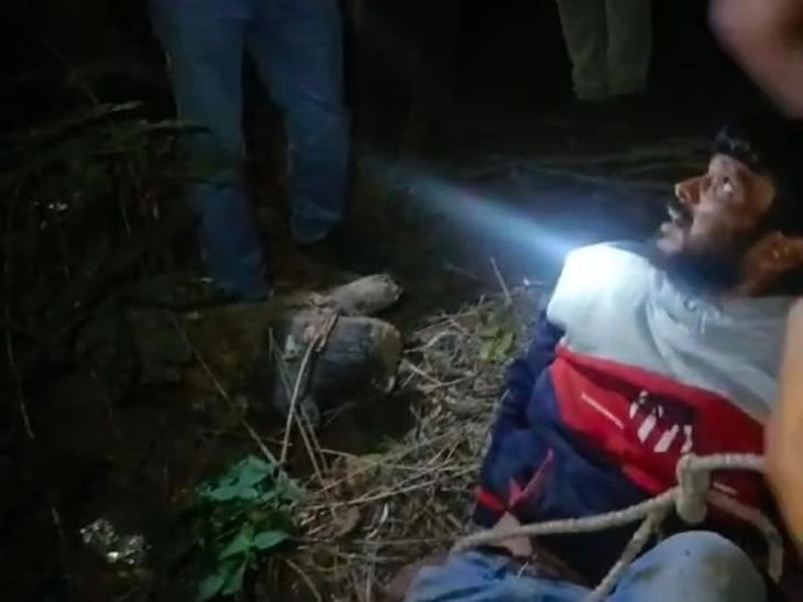 कुएं में गिरे युवक की पुलिस ने बचाई जान | यथार्थ में यूथचारी पुलिस ने बचाई जान: आदित्यपुर पुलिस की बांडी ने सच्ची आवाज, युवावस्था के बाहर निकले बाहर -जमशेदपुर (पूर्वी सिंहभूम) समाचार