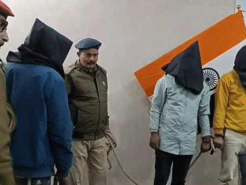 कोडरमा में अपना कर्ज माफ कराने के लिए उसने अपनी पत्नी की हत्या कर दी | लोन माफिया के बाद पत्नी की हत्या के लिए किया गया प्रयास, पति समेत तीन गिरफ्तार - koderma News