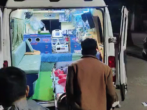 गुजरात में 10 साल की रेप पीड़िता की मौत | गुजरात में 10 साल की बच्ची की मौत: नाबालिग ने किया रेप के बाद प्राइवेट पार्ट में रोड कास्ट, 8 दिन तक चला इलाज - गुजरात न्यूज़