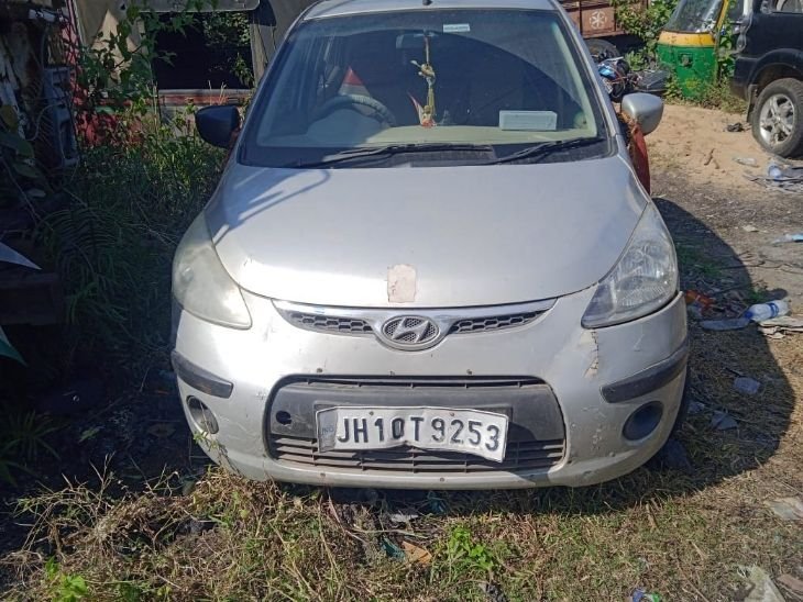 चरही में 25 पेटी में 300 बोतल अंग्रेजी शराब जब्त | चरही में 25 पेटी में 300 बोतल अंग्रेजी शराब की जब्ती: बिहार पुरावशेष की थी तैयारी, बाजार में कीमत दो लाख रुपये, कार भी जब्त - हजारीबाग समाचार