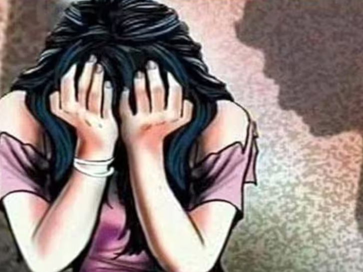 छात्रा ने रिसर्च स्कॉलर पर लगाया छेड़छाड़ का आरोप | ऑर्केस्ट्रा ने रिसर्च स्कोलर पर लगाए आरोप: डॉ. श्यामा प्रसाद मुखर्जी विश्वविद्यालय में हुई घटना, समिति जांच - रांची समाचार