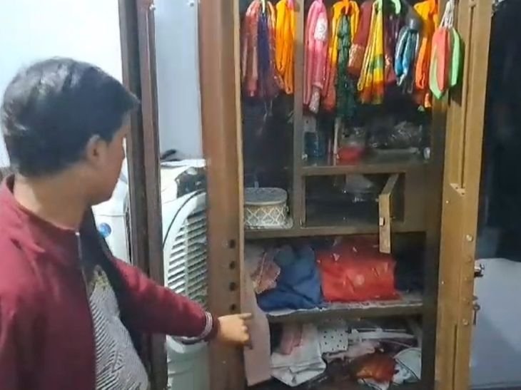 जमशेदपुर में 3 घंटे के अंदर 20 लाख की चोरी | एक लाख नकद भी ले गए चोर, घर से एक किमी दूर का खाली डिब्बा पीटा -जमशेदपुर (पूर्वी सिंहभूम) समाचार