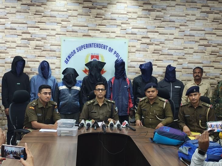 जमशेदपुर में डकैती का मास्टरमाइंड निकला हाइवा ड्राइवर | डकैती में डकैती का मास्टरमाइंड निकला हाइवा चालक: जिस कंपनी में डकैती थी गाड़ी, जहां किया गया डकैती; 7 गिरफ़्तारी -जमशेदपुर (पूर्वी सिंहभूम) समाचार