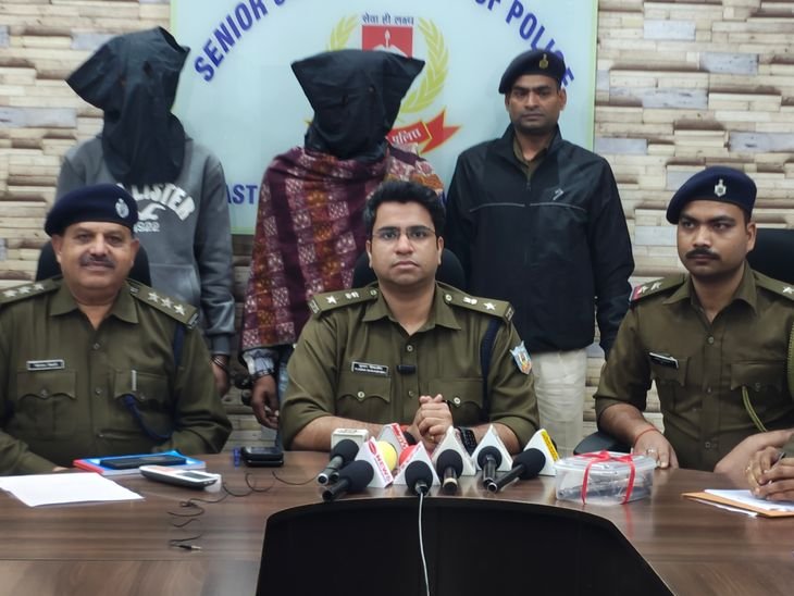 जमशेदपुर में देशी पिस्तौल और गोलियों के साथ गिरफ्तार | नाबालिग में देसी नामांकन के साथ गिरफ़्तारी: जेल के मज़ाक का बदला लेने के लिए कदम में युवा पर की थी पिस्तौल - जमशेदपुर (पूर्वी सिंहभूम) समाचार
