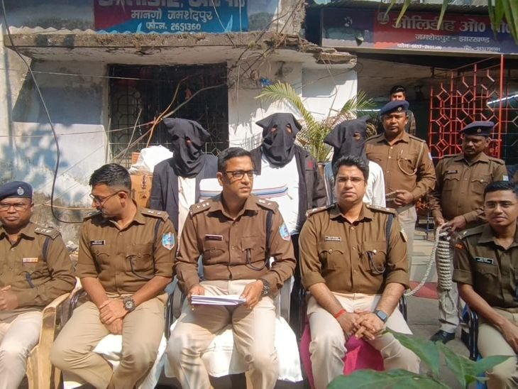 जमशेदपुर में मादक पदार्थों के तस्करों के खिलाफ कार्रवाई | 25 लाख का नशीला इंजेक्शन और नशीली दवा बरामद, चार लोगों को किया गिरफ्तार -जमशेदपुर (पूर्वी सिंहभूम) समाचार