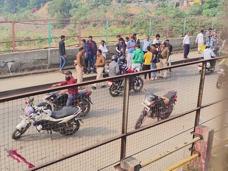 जमशेदपुर में सड़क दुर्घटना में युवक की मौत | मासूम की मौत: मानगो में टुकड़े-टुकड़े टुकड़े के बीच हुआ हादसा, मासूम की मौत की वजह -जमशेदपुर (पूर्वी सिंहभूम) समाचार