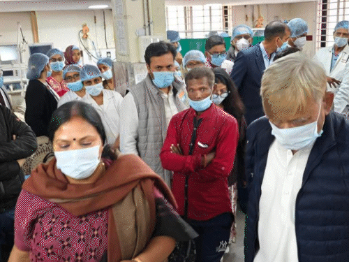 झारखंड के एक शख्स ने गुजरात में किया अत्याचार | झारखंड के व्यक्ति ने की गुजरात में दरिंदगी: 10 साल की मासूम से ग्रामीण विकास मंत्री ने की मुलाकात - पलामू समाचार