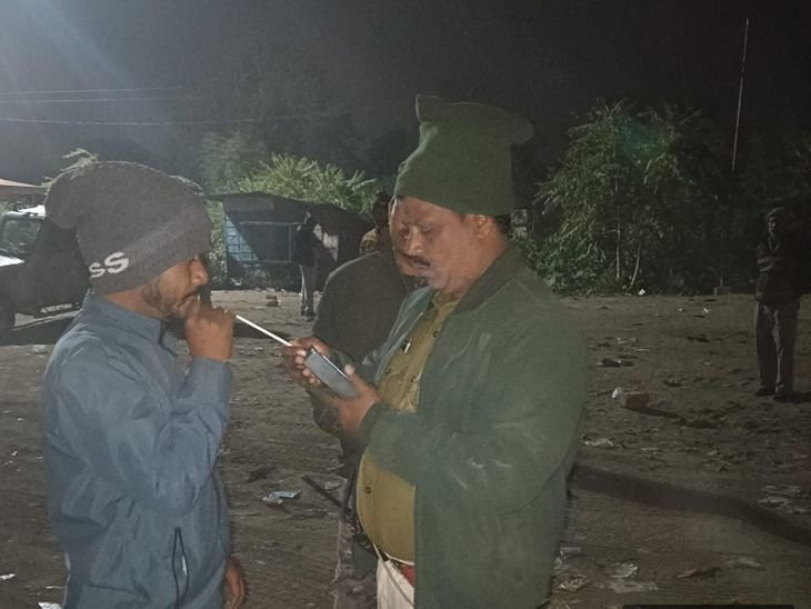 पलामू में लोगों को ड्राइविंग लाइसेंस नहीं रखना महंगा पड़ गया | पलामू में लोगों को ड्राइविंग लाइसेंस नहीं रखना पड़ा भारी: 52 लाख भरा फाइन, हितधारकों ने दिया 28 लाख रुपया - पलामू समाचार