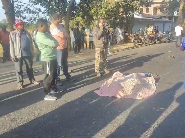 बसिया में सड़क दुर्घटना में दो की मौत | बसिया में सड़क दुर्घटना में दो की मौत: एक ही बाइक पर तीन लोग सवार थे, दुर्घटना में एक घायल, एक की स्थिति गंभीर - गुमला समाचार