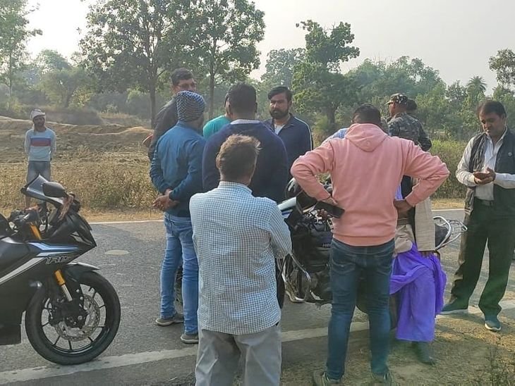 बाइक सवार अपराधियों ने स्वर्ण व्यवसायी से की लूटपाट | बाइक सवार लुटेरों ने सोने और चांदी से की लूट: बाइक में टक्कर मारकर की लूट, डिक्की में रखा सोना और चांदी लूटकर भागे - पलामू समाचार