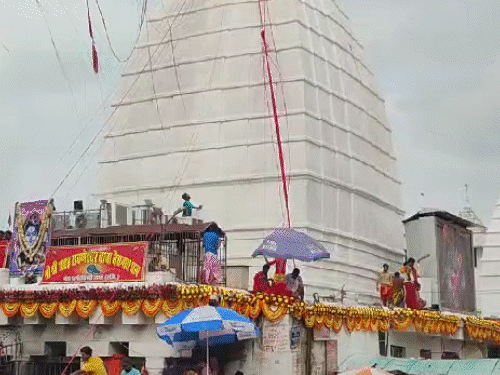 बाबा मंदिर के गर्भगृह में छेड़छाड़; एक्शन में देवघर डीसी | बाबा मंदिर के गर्भगृह में भ्रूण; एक्शन में देवघर डीसी: मुख्य प्रबंधक रमेश परिहस्त से वित्तीय-प्रशासनिक अधिकार छीन लिया गया; मंदिर की सजावट - देवघर समाचार