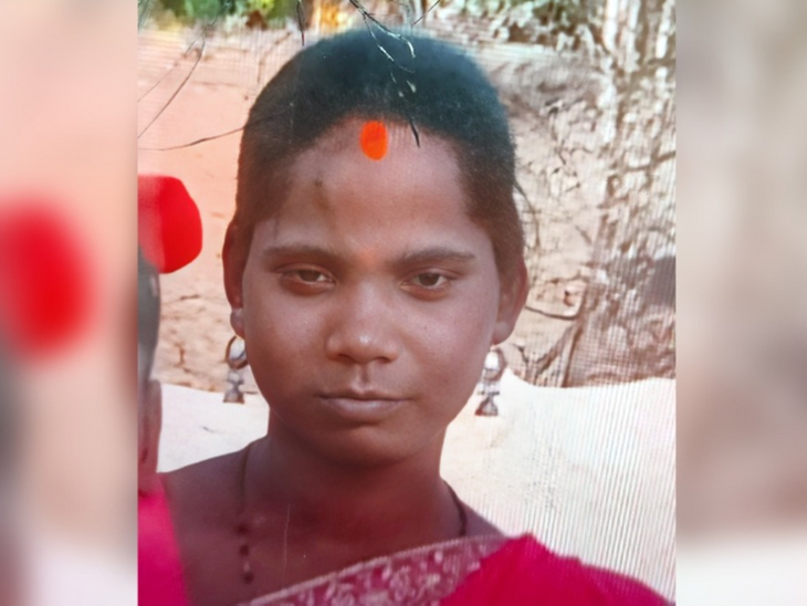 महिला वार्ड सदस्य का शव उसके घर में मिला | घर में मिला महिला वार्ड सदस्य का शव: रसोई घर से लटकी मिली लाश, संस्था पक्ष ने लगाया हत्या का आरोप - गुमला समाचार