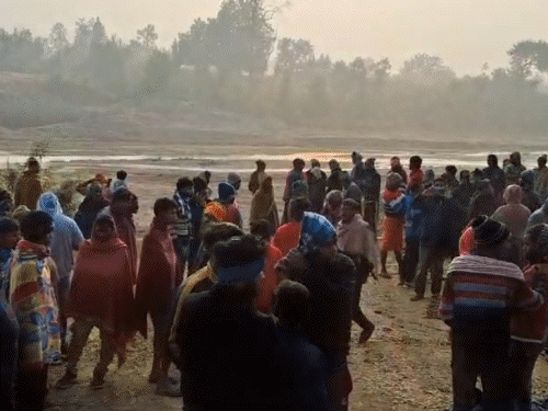 लातेहार में उग्रवादियों ने वार्ड सदस्य का सिर और दोनों पैर काट दिये | उग्रवादियों ने किया सदस्य वार्ड का मुखिया और दोनों पैर अनकहा: पुल निर्माण कार्य में कर रहे थे मुंशी का काम, सील फाकेकर की हत्या की ली जिम्मेवारी - लातेहार समाचार