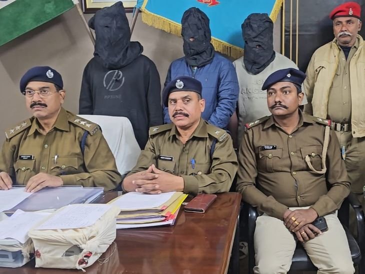 लोन दिलाने के नाम पर साइबर जालसाज गिरफ्तार | लोन के नाम पर साइबर रियल्टी करने वाले गिरफ्तार: बिहार का है मास्टरमाइंड, रियल एस्टेट करने वालों को देता था लोन - धनबाद समाचार