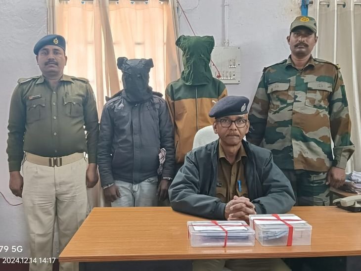 साइबर जालसाज कैशबैक संदेश भेजते थे | कैशबैक का संदेश भेजे गए थे साइबर क्लब: पुलिस ने दो को किया गिरफ्तार, 5 मोबाइल और 5 सिम कार्ड बरामद - जामताड़ा न्यूज़