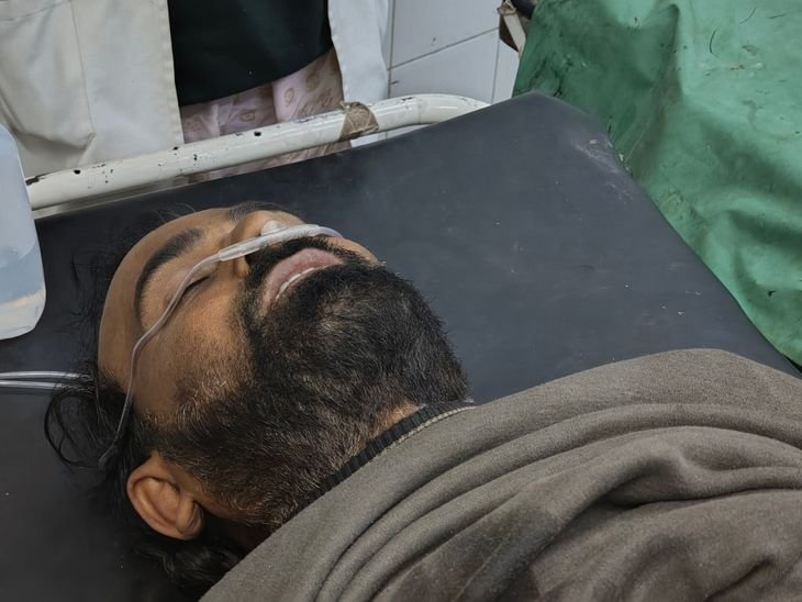 सिंदरी मार्शलिंग यार्ड के पास मजदूर को गोली मार दी गयी. धनबाद अपराध समाचार | सिंदरी मार्शलिंग यार्ड के पास मजदूर को गोली मारी: गंभीर स्थिति में, गैंगस्टर प्रिंस ने ली जिम्मेवारी - धनबाद समाचार