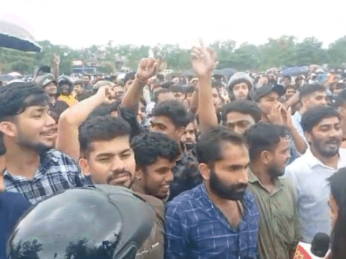 सीजीएल पेपर लीक के लिए जेएसएससी और परीक्षा एजेंसी जिम्मेदार | सीजीएल पेपर लीक के लिए जेएसएससी और परीक्षा एजेंसी जिम्मेदार: जिस विशेषज्ञ ने पेपर सेट, उसका पति ही रखा, एसआईटी जांच का खुलासा - रांची समाचार