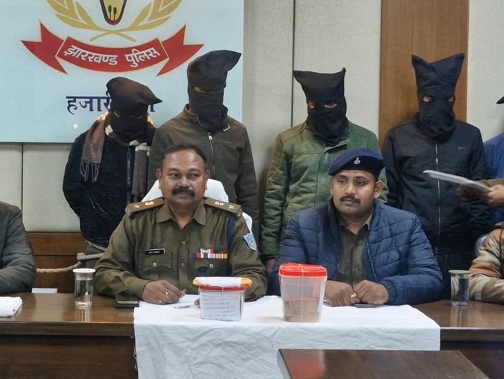 5 लाख रुपये की अफीम के साथ 5 गिरफ्तार | पांच लाख की नकदी के साथ 5 गिरफ्तार: सप्लायर और ग्राहक भी पकड़े गए, एक लाख रुपये नकद बरामद - हज़ारीबाग़ न्यूज़