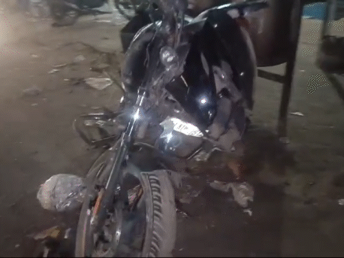 अनियंत्रित Hiva giridih में कहर बरपाता है | Rayrिडीह में ktaurित kanama kasa कहra: ४ tasaut r एक kanama yasauk को kayna क kaytaury, ४ thasamauth, ४ युवक