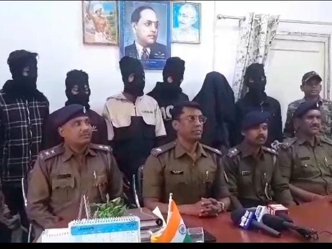 आदित्यपुर में अपहरण और हत्या का आरोपी गिरफ्तार | आदित्यपुर में अपहरण और हत्या के मामले में 6 गिरफ्तार - सरायकेला खरसावां न्यूज़