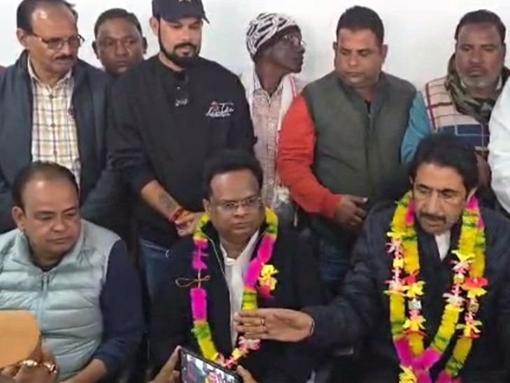 कांग्रेस का 'जय बापू, जय भीम, जय संविधान' अभियान | कांग्रेस का 'जय छोटू, जय भीम, जय संविधान' अभियान: शेखर प्रभारी मीर बोले- बीजेपी को आजादी और संविधान हजम नहीं, अमित शाह हटें - जामताड़ा न्यूज