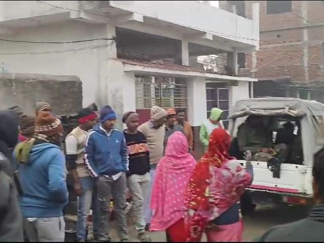 गिरिडीह में कबाड़ दुकान में चोर को लोगों ने पकड़ा | चोरी की दुकान में चोर को लोगों ने पकड़ा: रात भर के बच्चे से चोर को पकड़ा, सुबह पुलिस ने किया गिरफ्तार - गिरिडीह न्यूज