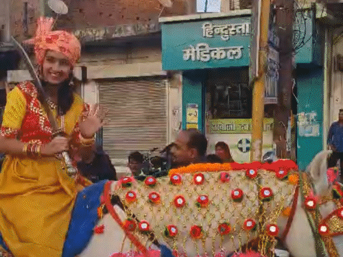 गिरिडीह में भगवान परशुराम मंदिर की प्राण प्रतिष्ठा | गिरिडीह में भगवान परशुराम मंदिर की प्राण प्रतिष्ठा: सैकड़ों भक्तों ने निकाली भव्य मूर्तियां, शहर में गूंजे जयकारे - गिरिडीह समाचार