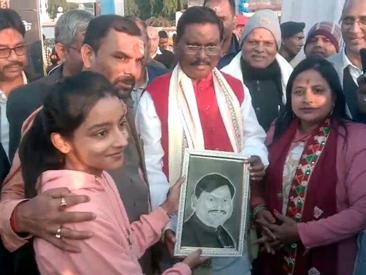 देवघर में अर्जुन मुंडा ने किये बाबा बैद्यनाथ के दर्शन | अर्जुन मुंडा ने कराए बाबा बैद्यनाथ के दर्शन: कहा- झारखंड में बजट सत्र से पहले भाजपा नेता दल की बैठक, नेता प्रतिपक्ष का होगा चयन - देवघर समाचार