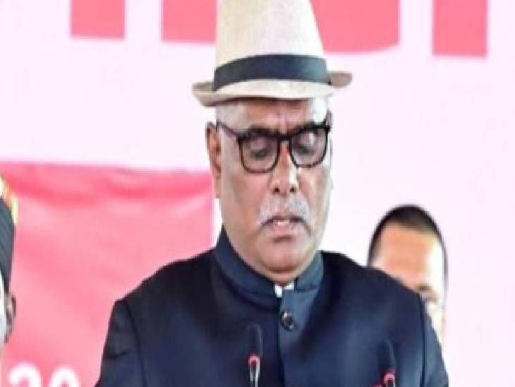 देशी शराब की बिक्री घटने से मंत्री चिंतित | देसी शराब की बिक्री घटने से मंत्री चिंता: उत्पादकों को दी चेतावनी, आपूर्ति नहीं सुधरेगी तो दूसरे राज्यों से मंगाएंगे शराब - रांची समाचार