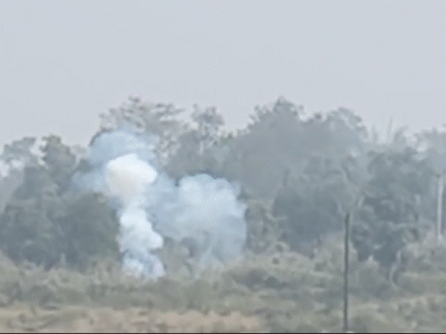 धनबाद में हिंसक झड़प, चली दर्जनों राउंड गोलियां | रैयतों के विरोध से बढ़ा विवाद, बम भी फोड़े; दो प्रस्थान - धनबाद समाचार