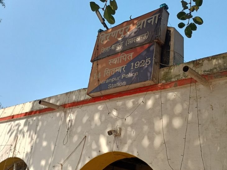 नाबालिग के अपहरण का आरोपी 24 घंटे के अंदर पकड़ा गया | 24 घंटे में पकड़ा गया नाबालिग के नाबालिग का शव: हिरणपुर में 22 साल के लड़के ने 16 साल की लड़की को भगाया, पाडेरकोला से दोनों बरामद - Pakur News