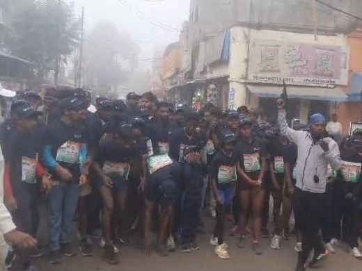 नेताजी जयंती पर जामताड़ा में हाफ मैराथन का आयोजन | जामताड़ा में आयोजित राक्षस जयंती समारोह में पुरुषों ने 7 और महिलाओं ने 5 किमी की दौड़ में दिखाया दम, बारातियों ने लिया हिस्सा - जामताड़ा समाचार