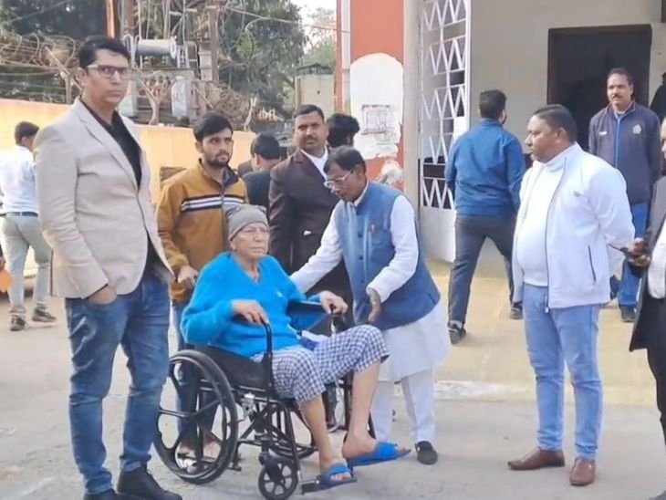 मटकुरिया गोलीकांड: 12 साल बाद मामले की सुनवाई | मटकुरिया गोलकांड: 12 साल बाद केस की सुनवाई: 33 पूर्व मंत्री मन्नान मल्लिक चौक पर दक्षिणी कोर्ट में दर्ज कराए गए दस्तावेज - धनबाद समाचार