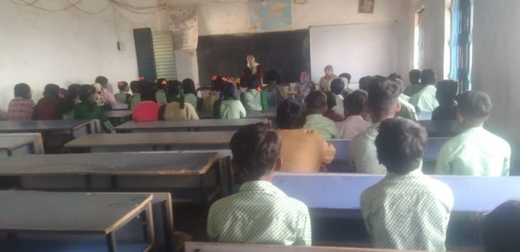 मीनू के अनुसार बच्चों को दें भोजन : मुखिया | बच्चों को मेनू के आधार पर भोजन निर्णय : मुखिया - पलामू समाचार