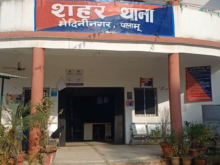 यूनिटी स्मॉल फाइनेंस बैंक में बड़ा घोटाला | यूनिटी स्मॉल फाइनेंस बैंक में बड़ा घोटाला: व्यापारी मैनेजर और लोन ऑफिसर ने 11.70 लाख का लोन आउट लेकर फर्ज़ी किराये पर लिया, दोनों समूह - पलामू समाचार