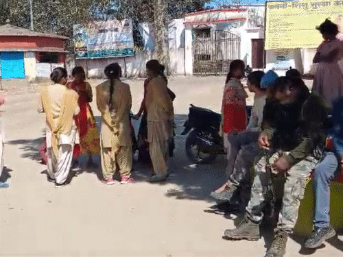 लेवी इकट्ठा करने के लिए आने वाले आतंकवादियों को पीटा गया, एक लेटहर में मर गया | लेवी वसूलने आए आए t उग t उग उग की की की की की की की की की की की की की की की की की की की की की की की की की की की की की की की की की की की की की की की की की की की t भट की की की की की की की की की की की