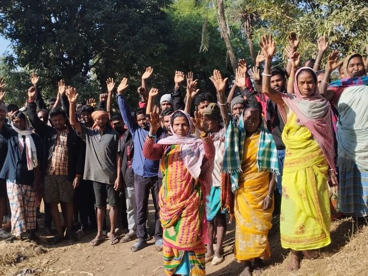 सड़क निर्माण को लेकर ग्रामीणों में आक्रोश | रिचार्ज का रोड निर्माण के लिए लिंक: दो चैलेंज में मिले चैलेंज के बाद भी नहीं बनी रोड, अब चैंबर जाम की चेतावनी - पाकुड़ समाचार