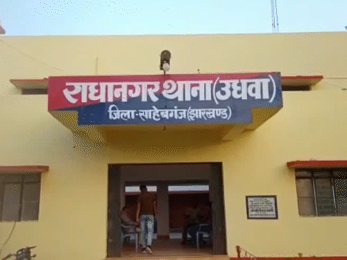 साहिबगंज में नाबालिग से दो माह तक दुष्कर्म | नाबालिग बेटी को छेड़ा तो मां ने लगाया विदेशी मुद्रा में करंट, मौत: नाबालिग बेटी को फंसाने के लिए घर में बेवकूफ का जाल बिछाया, मां-बेटी दोनों गिरफ्तार - साहिबगंज समाचार