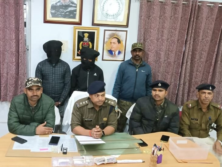 सुंदरपाहारी में गिरफ्तार चोरी के दो आरोपी | सुंदरपहाड़ी में चोरी के दो आरोपी धराए: मोटरसाइकिल, जेवर और नकदी बरामद, दोनों ने जुर्म कबूला; भेजे भेजे गए - गोड्डा न्यूज