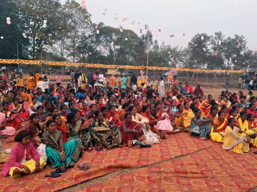 हादीमारा गांव ने टुसू प्रदर्शनी जीती | टुसू प्रदर्शनी में हादीमारा गांव ने मारी बाजी: जनाब कुड़मी समाज का मकर मिलन समारोह, टुसू प्रतिमा और चाडल का प्रदर्शन - चाईबासा (पश्चिम सिंहभूम) समाचार