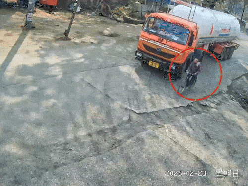 एक टैंकर ने बोकारो में एक साइकिल चालक को कुचल दिया; मर गया | Vairो में r टैंक r टैंक ranaur kanair kayair को को को raya; मौत: गुसthamay लोगों ने ने kana सड़क सड़क सड़क सड़क सड़क सड़क सड़क सड़क सड़क सड़क सड़क ने ने ने ने ने ने ने ने ने ने ने ने ने लोगों लोगों ने लोगों लोगों लोगों लोगों लोगों लोगों लोगों लोगों लोगों लोगों ने लोगों लोगों लोगों लोगों लोगों लोगों लोगों लोगों लोगों लोगों लोगों अफ़सिद, कत्सक cctv में कैद कैद - Bokaro News