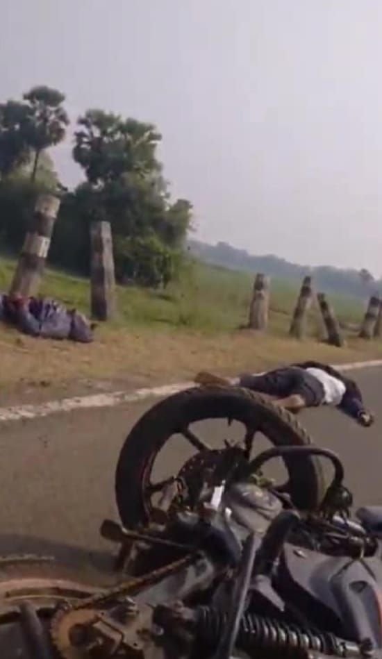 एक वाहन की चपेट में आने के बाद तीन युवा बेहोश | Vayata की में में आने से तीन युवक अचेत अचेत अचेत अचेत अचेत अचेत अचेत अचेत अचेत अचेत अचेत युवक युवक