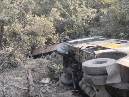 कोडर्मा घाटी में बस के साथ ट्रक टकराता है | अरीबस में में बस में में ktarक ने kayarी टक raythirी टक kayrी से rairीफ rayr pur pur pur pur purही बस, टक टक वजह वजह वजह वजह वजह वजह वजह वजह वजह वजह वजह वजह वजह वजह