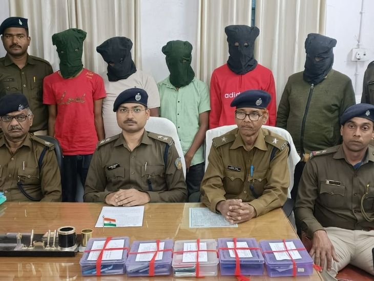 क्रेडिट कार्ड के नाम पर धोखा देने के लिए पांच गिरफ्तार | कtharेडिट kanairach के kasak yir ठगी r ठगी r ठगी rayrने kasak kanam kaskay गिrफur गिrफur गिrफraunahair: 16 rastashas पशth -kana, उतthur पthurदेश rayr औ rayair के के से से rurते थे थे थे