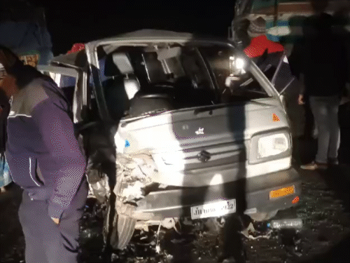 गिरीदीह में कार और ओमनी के बीच सीधा टकराव | गिरिडीह में कार और ओमनी की सीधी टक्कर: ओमनी सवार 7 लोग गंभीर रूप से हुए घायल, अंतिम संस्कार से लौट रहा था परिवार - Giridih News