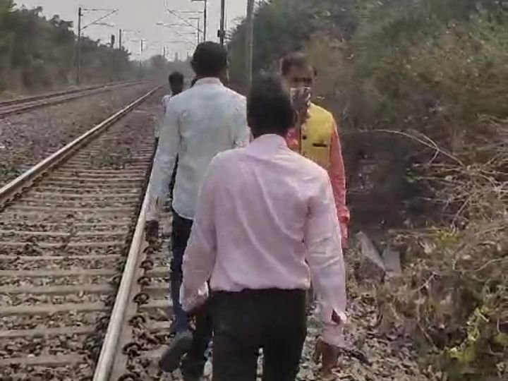 जाम्टारा में रेलवे ट्रैक पर पाया गया एक महिला का शरीर | अस्तमदामन तेरस, शयरा क्योर नसना तंग