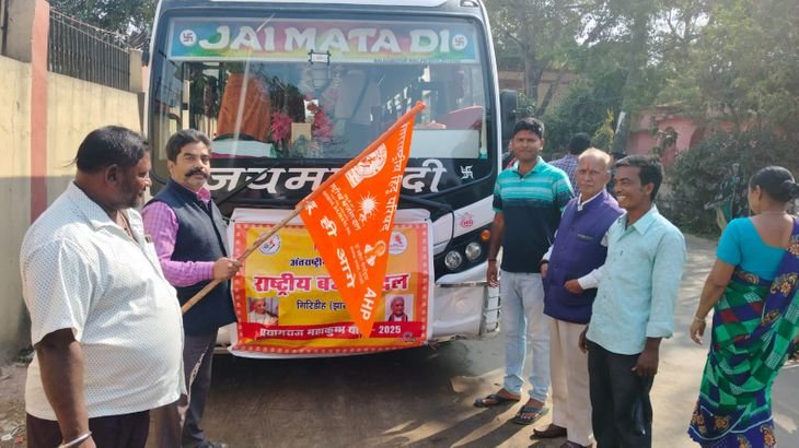 तीर्थयात्रियों के एक समूह को महा कुंभ के लिए बस द्वारा भेजा गया था Vasauta के लिए ती ती ती लिए लिए लिए जत जत जत जत जत बस से बस बस से से से से