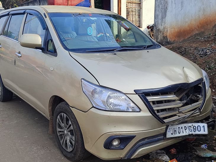 धनबाद में इनोवा कार और बाइक टकराओ | Vaya में kanahair tayr kana की टक kthur: युवती की की मौत मौत मौत मौत मौत मौत मौत मौत मौत मौत मौत मौत की की की की टक सराफा, की मुआवजे की की की की की की की की की